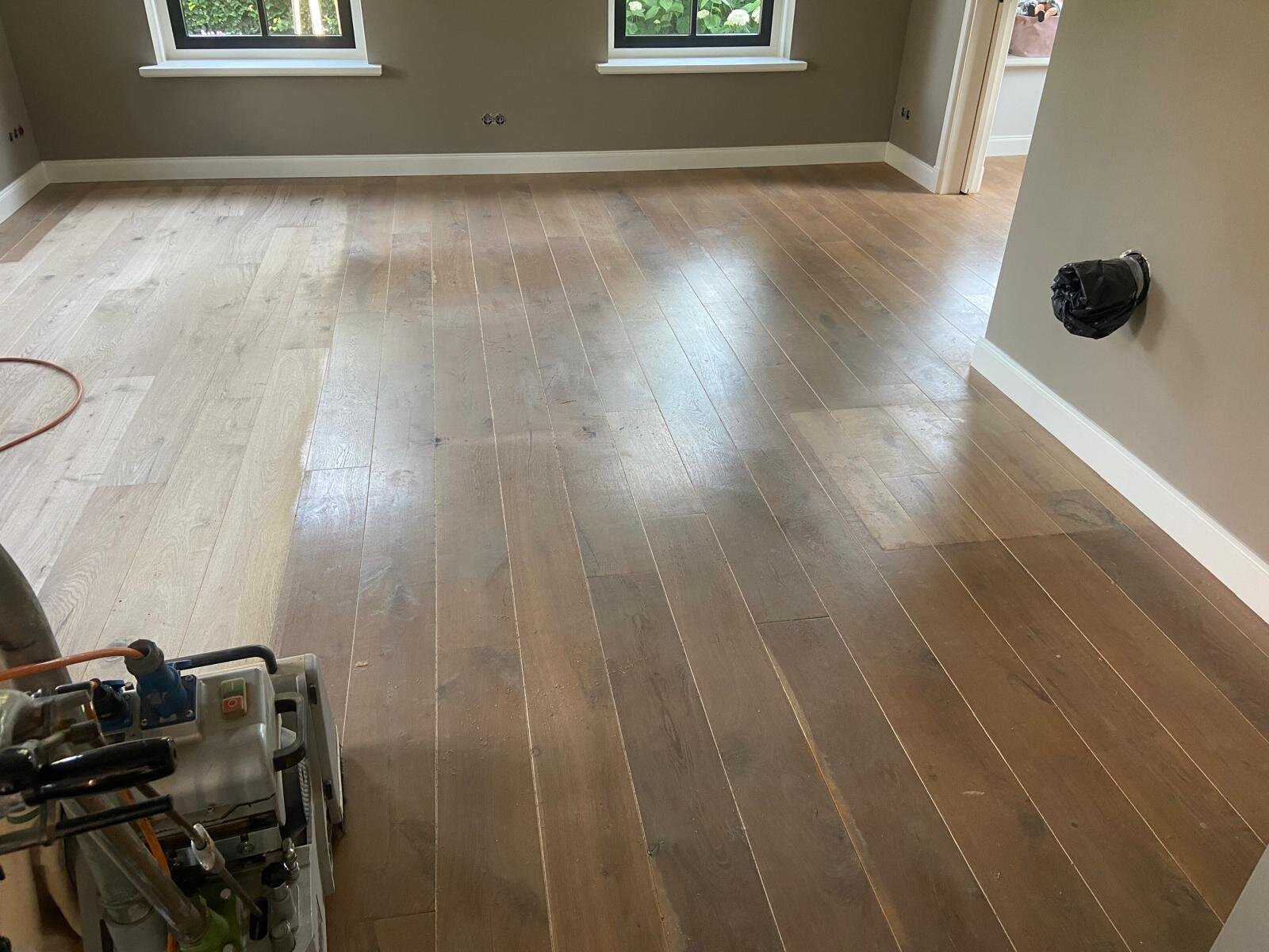 Eiken vloer met kleurverschillen en slijtagesporen weer als nieuw Zaltbommel Den Bosch Rosmalen