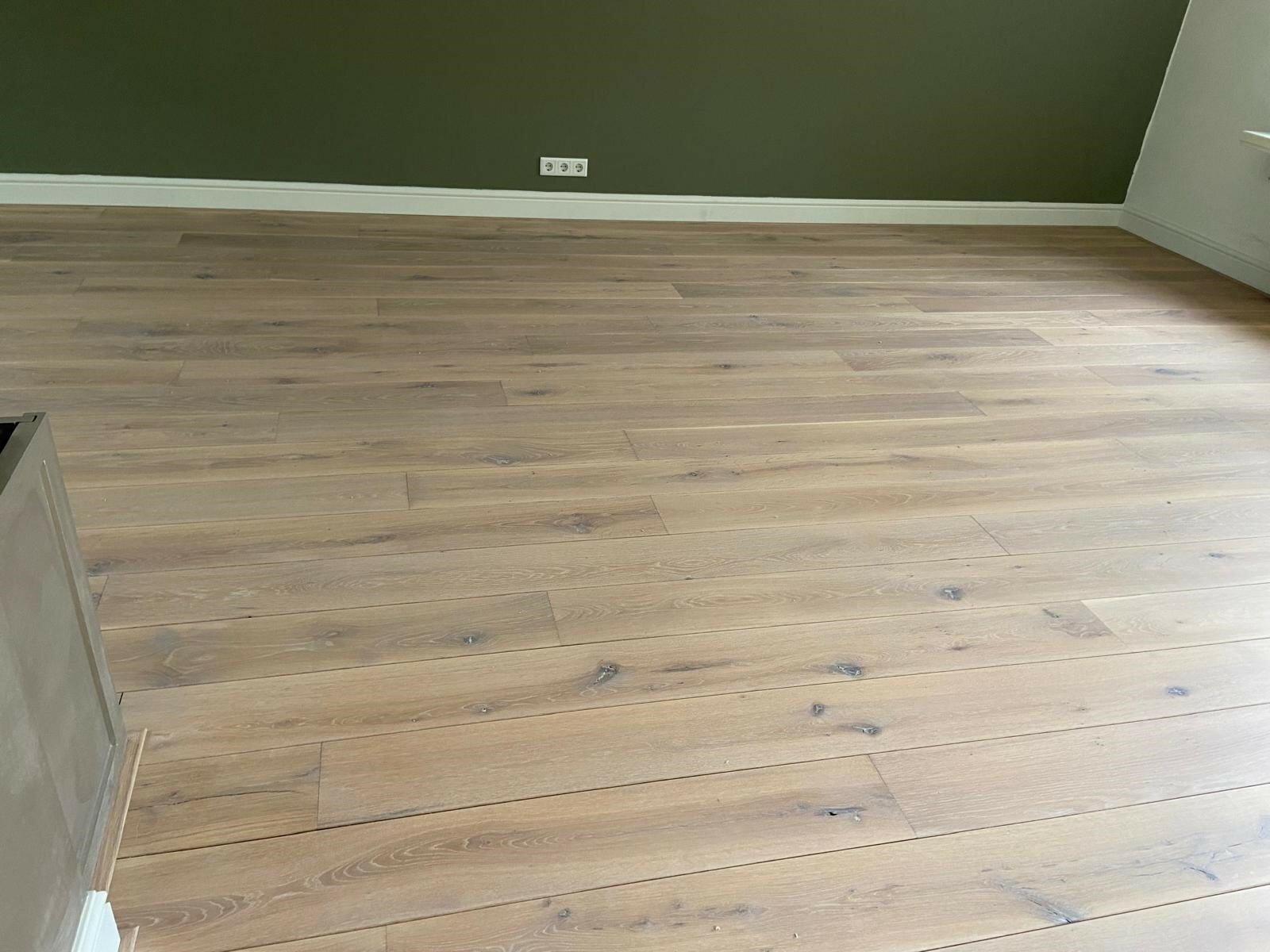 Eiken vloer renovatie, vloerrenovatie, parketrenovatie, vloer schuren en whitewashen, blank eiken, naturel kleur Den Bosch Zaltbommel Rosmalen.jpg