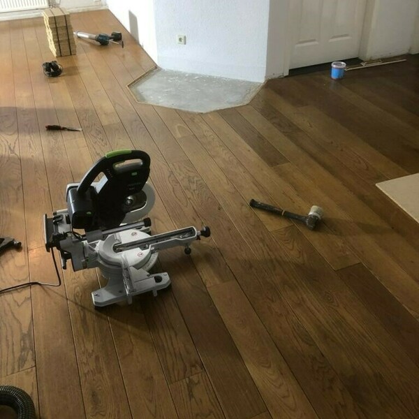 Verbouwing, bijleggen van houten vloer of parket, aanhelen van vloer, schuren en oliën Zaltbommel.jpg