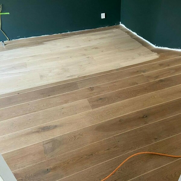 Vergeeld eiken vloer schuren en in lichte kleur oliën onbehandelde look Waalwijk Elshout Kaatsheuvel.jpg