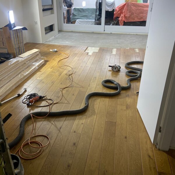 Eiken houten vloer bijleggen, aanhelen, doorleggen, schuren en oliën, Wijk en Aalburg, Waalwijk, Zaltbommel, Den Bosch.jpg