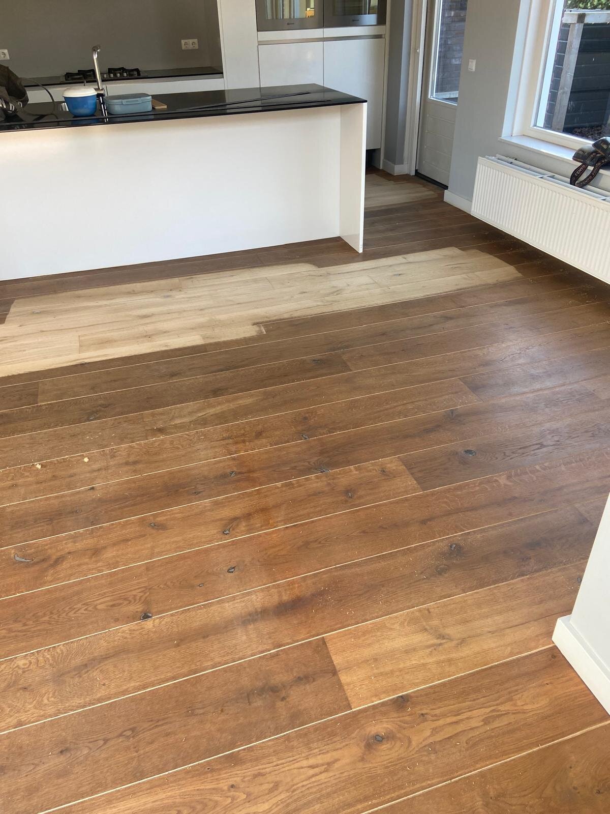 Eiken vloer van oranje naar licht eiken.jpg