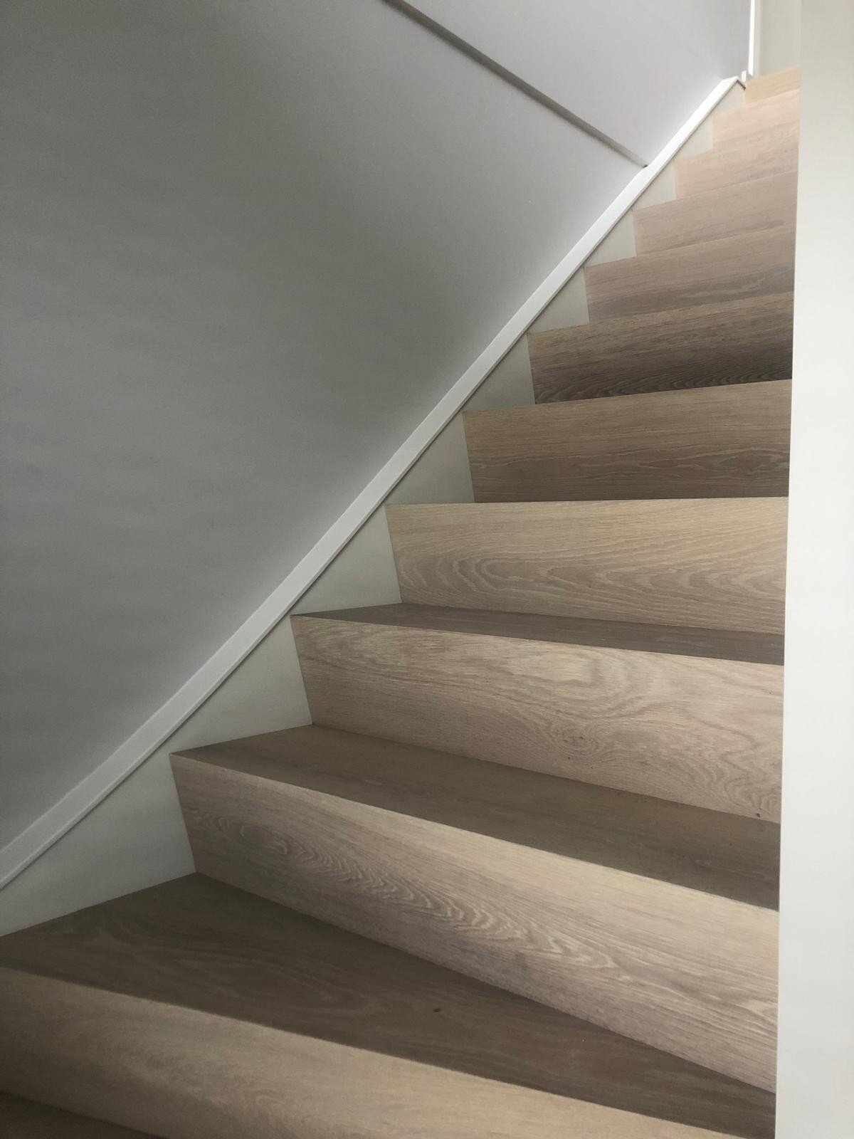 Eiken Z-overzettreden, Z-trap, Ztrap, Ztreden, eikenhout, whitewash, white, wit, moderne nieuwbouw.jpg