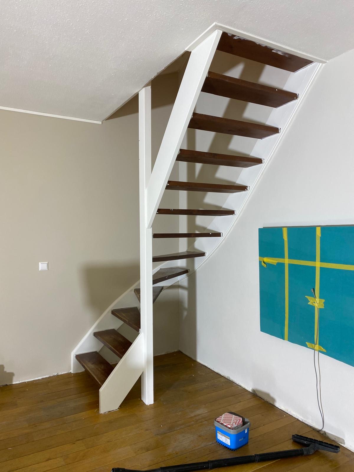 Eiken traprenovatie en eiken parketrenovatie in whitewash Eindhoven.JPG