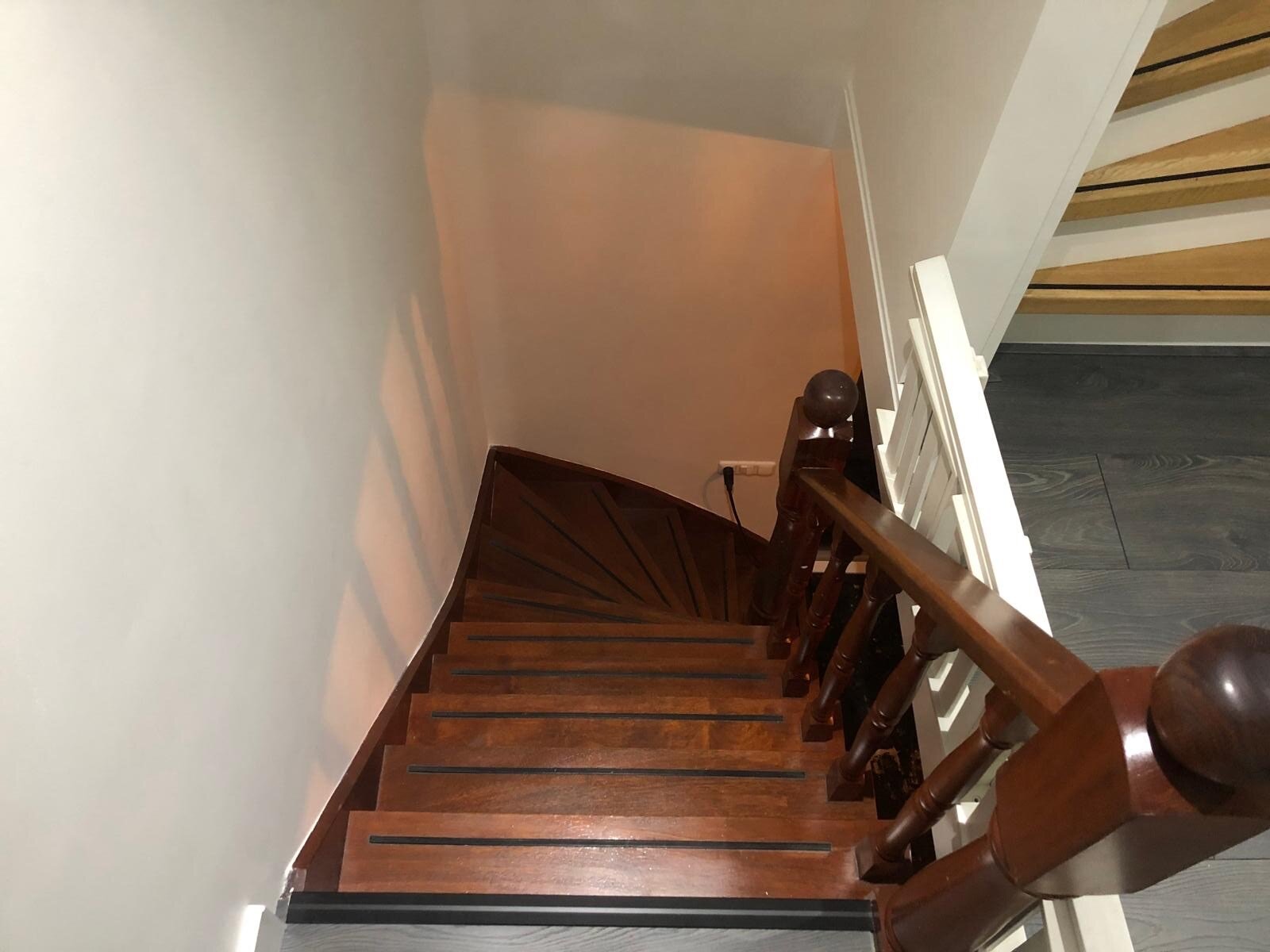 Traprenovatie hardhouten trap wordt eiken trap open trap met nieuwe balustrade modern klassiek landelijk.jpg