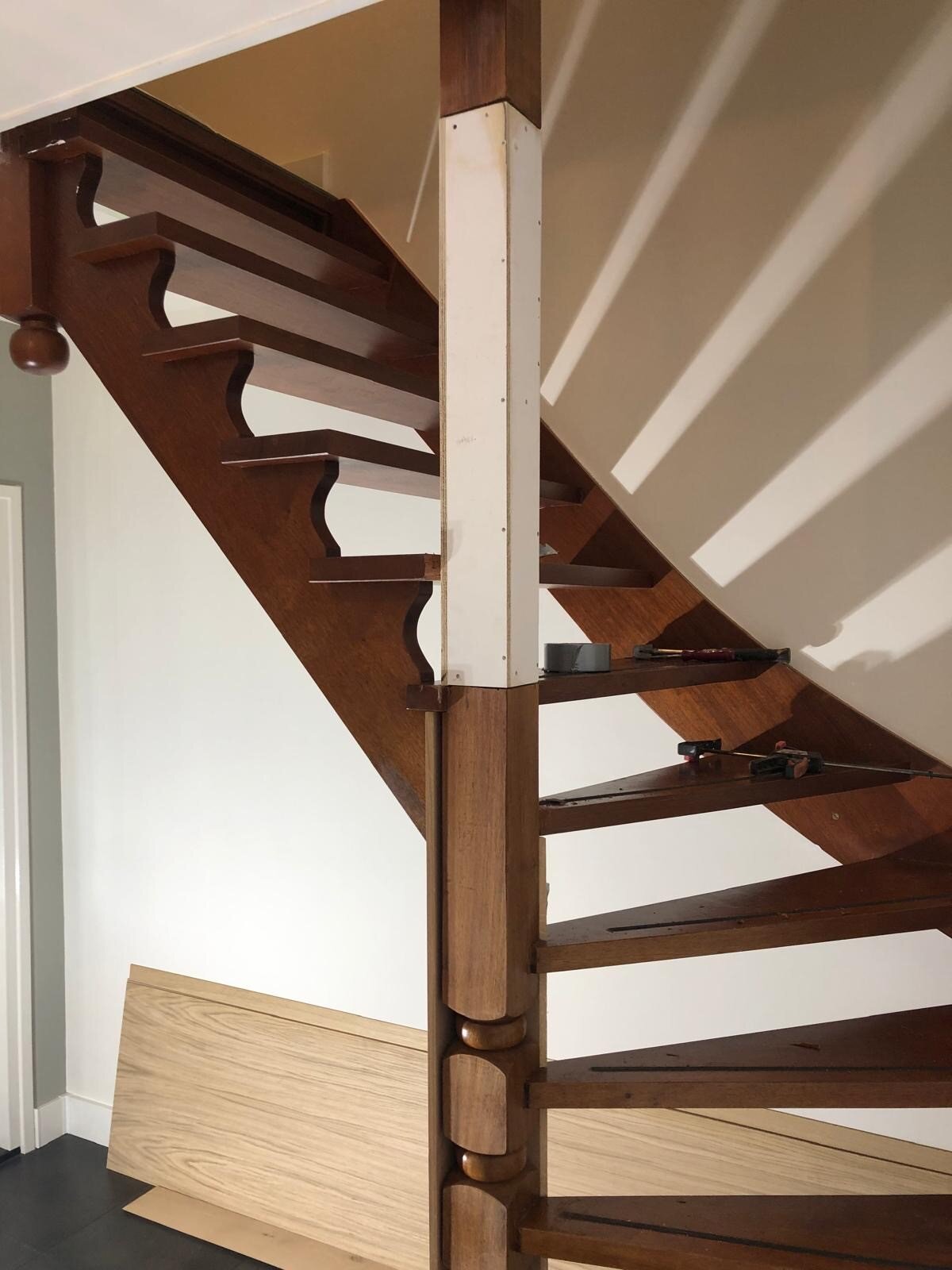 Hardhouten trap moderniseren nieuwe kleur geven strakke trap.jpg