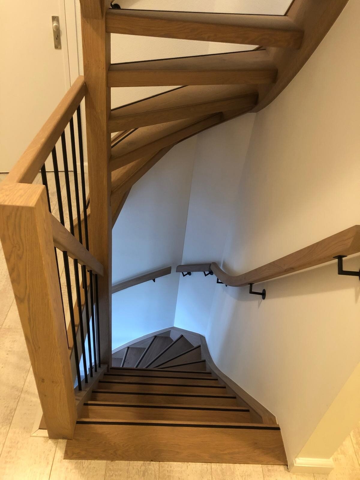 Hardhouten trap wordt eiken trap door traprenovatie in landelijke stijl Waalwijk Drunen Vlijmen Den Bosch.jpg