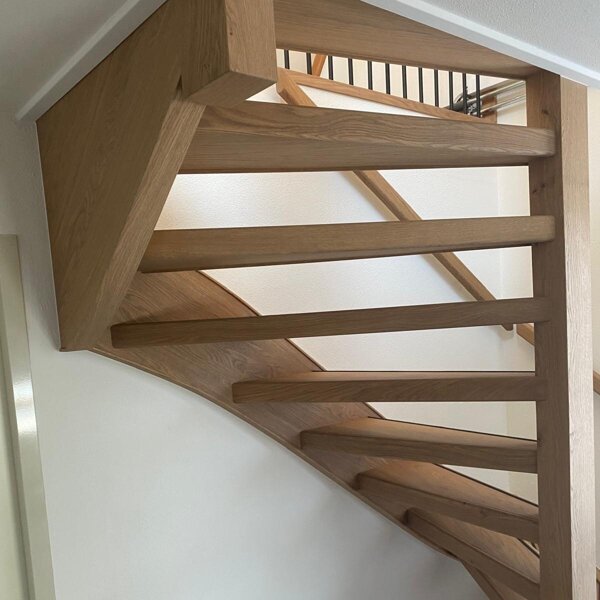 Details open traprenovatie eikenhoute Zaltbommel.jpg