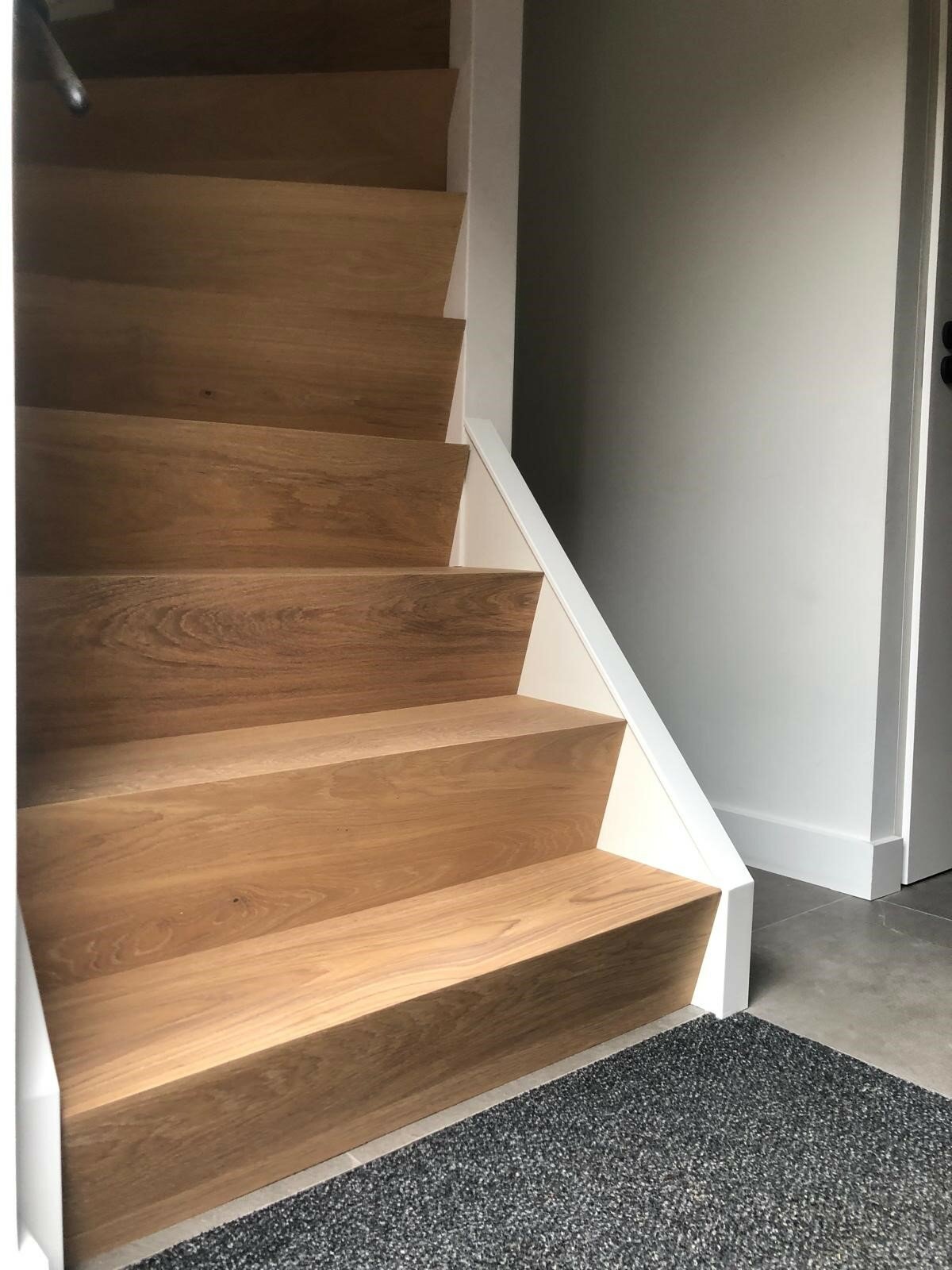 Voorheen open trap wordt dichte eiken Z-trap Waalwijk Rosmalen Den Bosch modern strak interieur.jpg