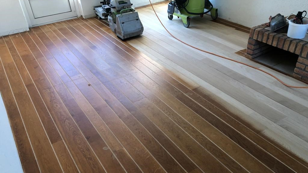 Verkleurde eiken houten vloer met v-groef schuren en naturel oliën blank hout Rosmalen Den Bosch.jpg