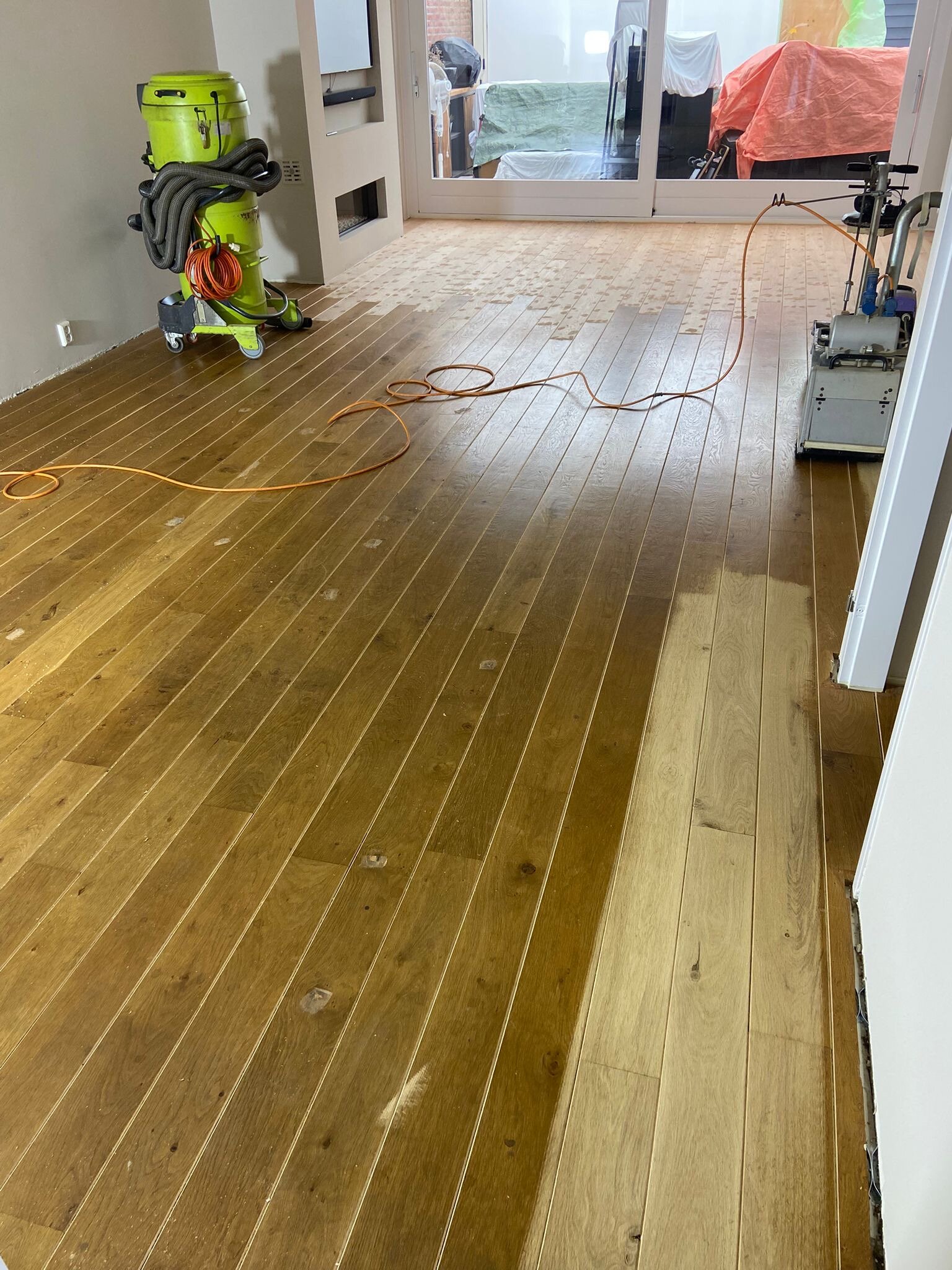 Houten vloer bijleggen, aanhelen, schuren en oliën in lichte kleur Wijk en Aalburg, Waalwijk, Vlijmen, Drunen, Den Bosch, Zaltbommel.jpg