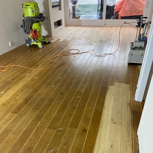 Houten vloer bijleggen, aanhelen, schuren en oliën in lichte kleur Wijk en Aalburg, Waalwijk, Vlijmen, Drunen, Den Bosch, Zaltbommel.jpg