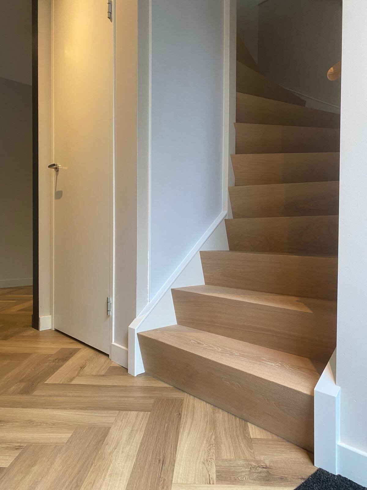 Eiken Z-traprenovatie in WIjchen