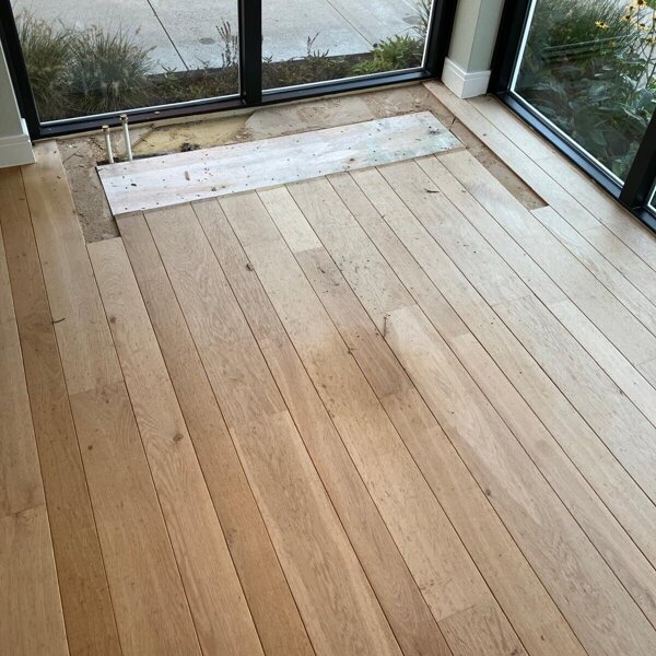 Aanhelen, bijleggen van houten vloer na verbouwing verwijderen convectorput Gorinchem.jpg