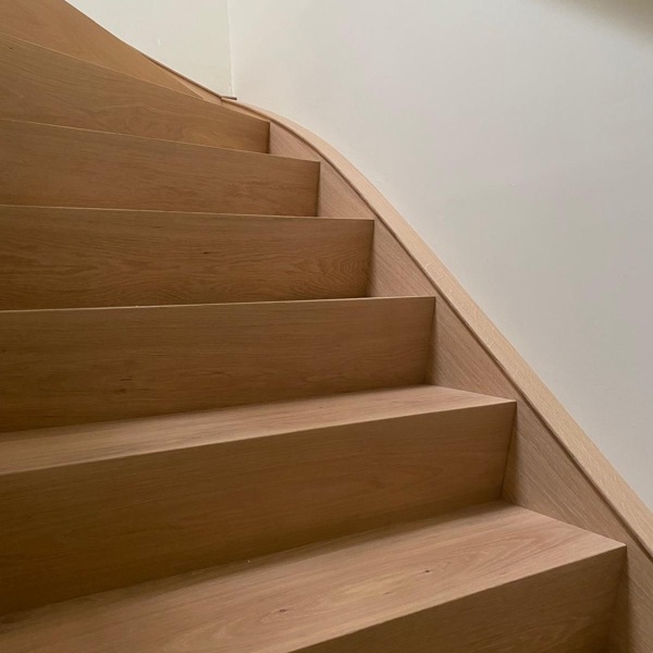 Eiken Z-trap, renovatie, bloktrap, eikenhout met eiken boom, eiken zijwang Vught, Den Bosch, Rosmalen.JPG
