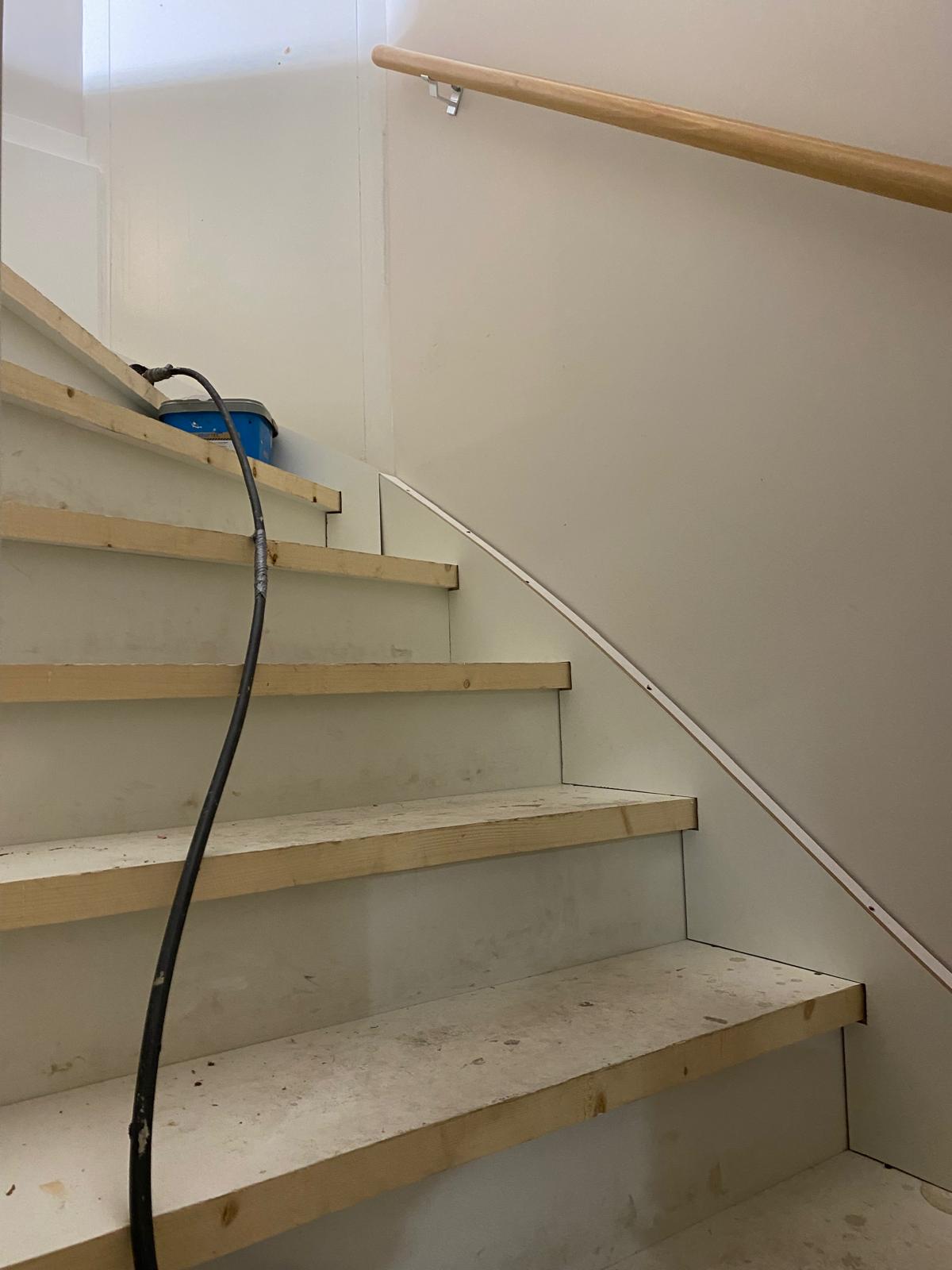 Eiken Z-trap bloktrap door traprenovatie in Eindhoven brabant.JPG