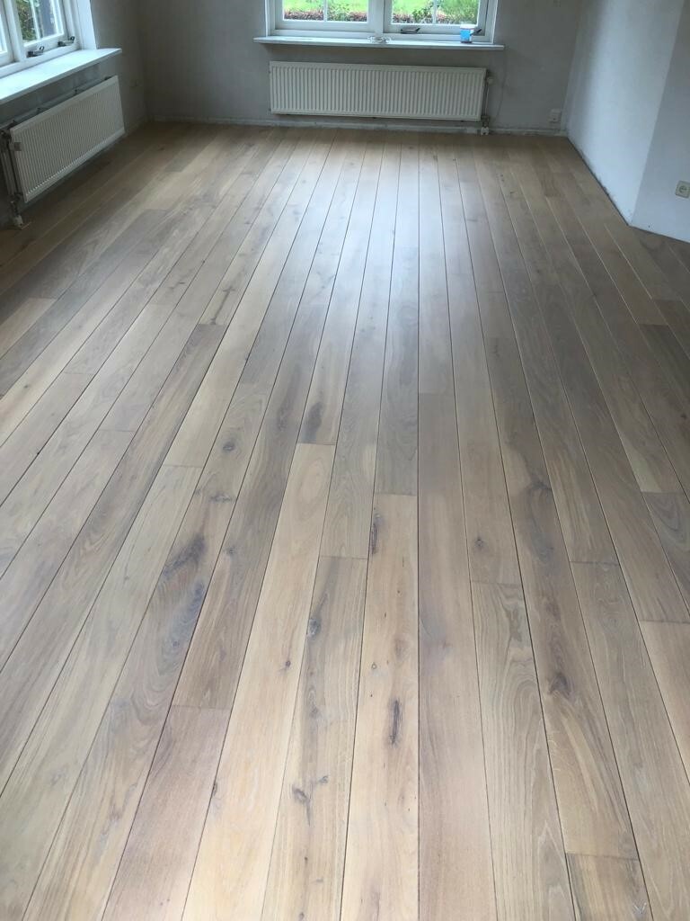 Eiken vloer schuren en oliën, bijleggen, aanhelen, vertand, schuren en oliën Zaltbommel Den Bosch.jpg