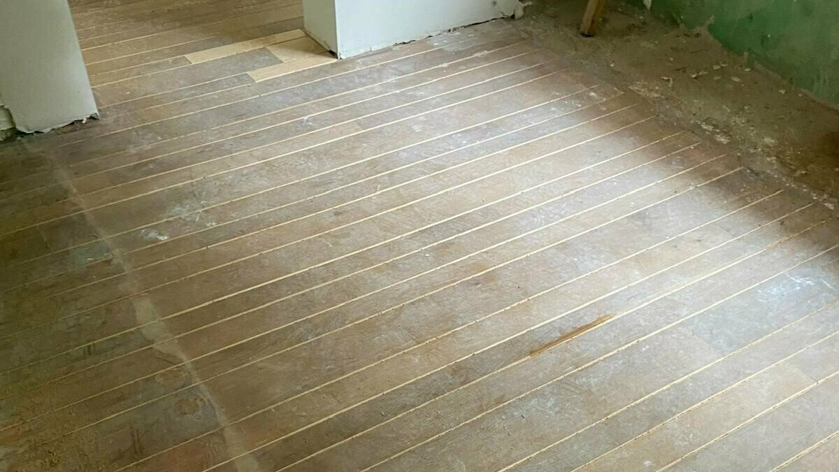 Verbouwing, eiken vloer schuren, aanhelen, nieuwe keuken, vloer opknappen in Breda Tilburg.jpg