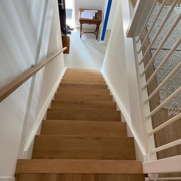 Eiken bloktraprenovatie, Z-traprenovatie, bloktrap, eiken overzettreden, eiken trap, moderne traprenovatie, design traprenovatie