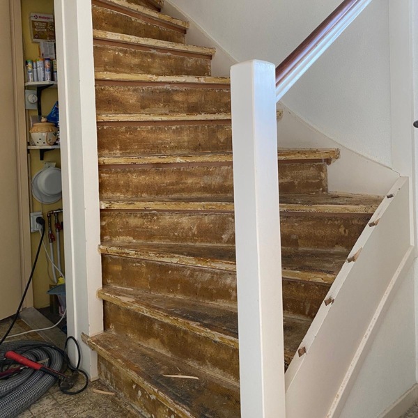 Bronskleurige traprenovatie, lederlook, leerlook, leatherlook, Den Bosch, Zaltbommel.JPG