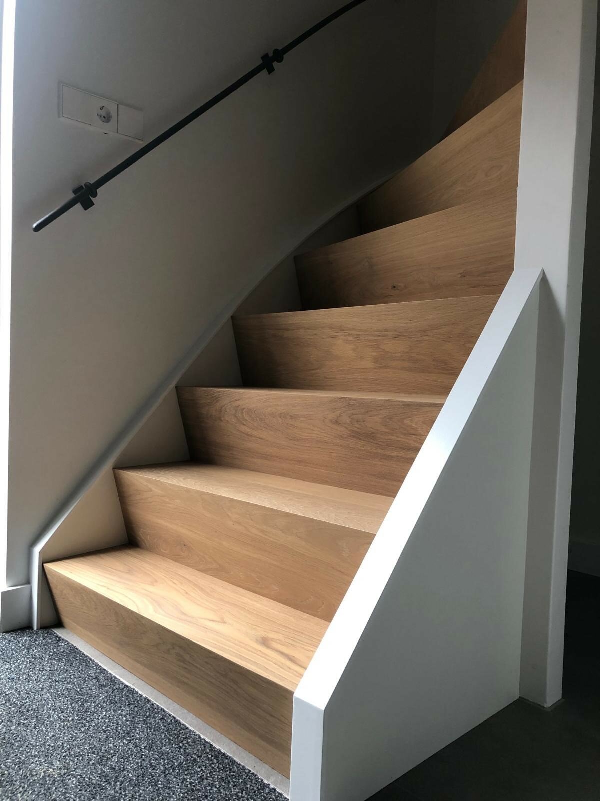 Bloktreden Z-trap eiken zonder noest warme kleur hout modern traprenovatie Waalwijk Den Bosch Rosmalen.jpg