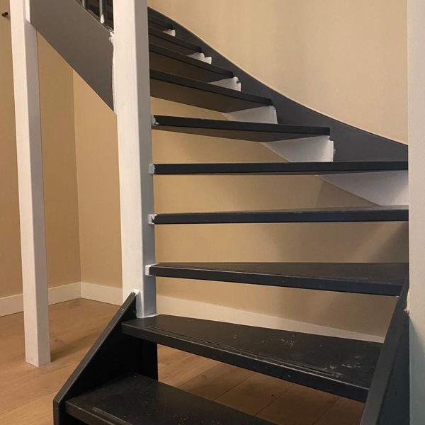 Open trap wordt dichte Z-trap door traprenovatie in Brabant, Berkel-Enschot.JPG