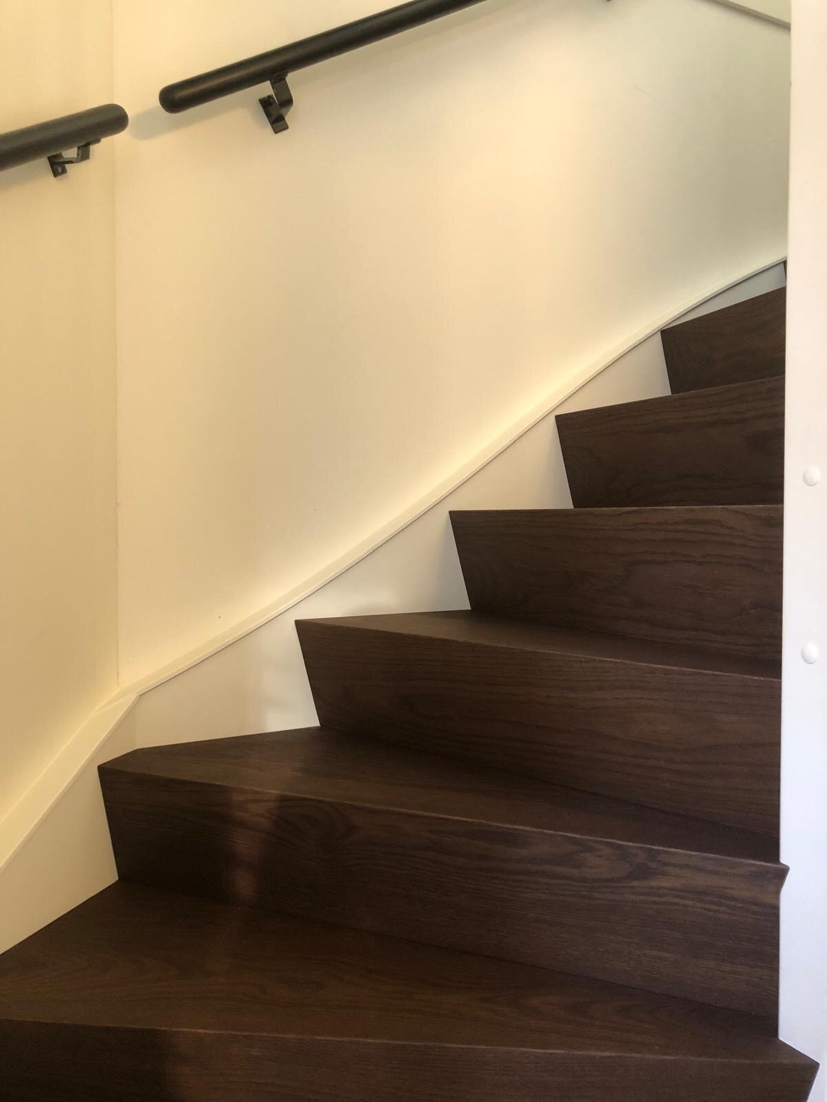 Eikenhouten Z-traprenovatie in Haarsteeg Waalwijk Den Bosch nieuwbouwtrap wordt Z-trap.jpg