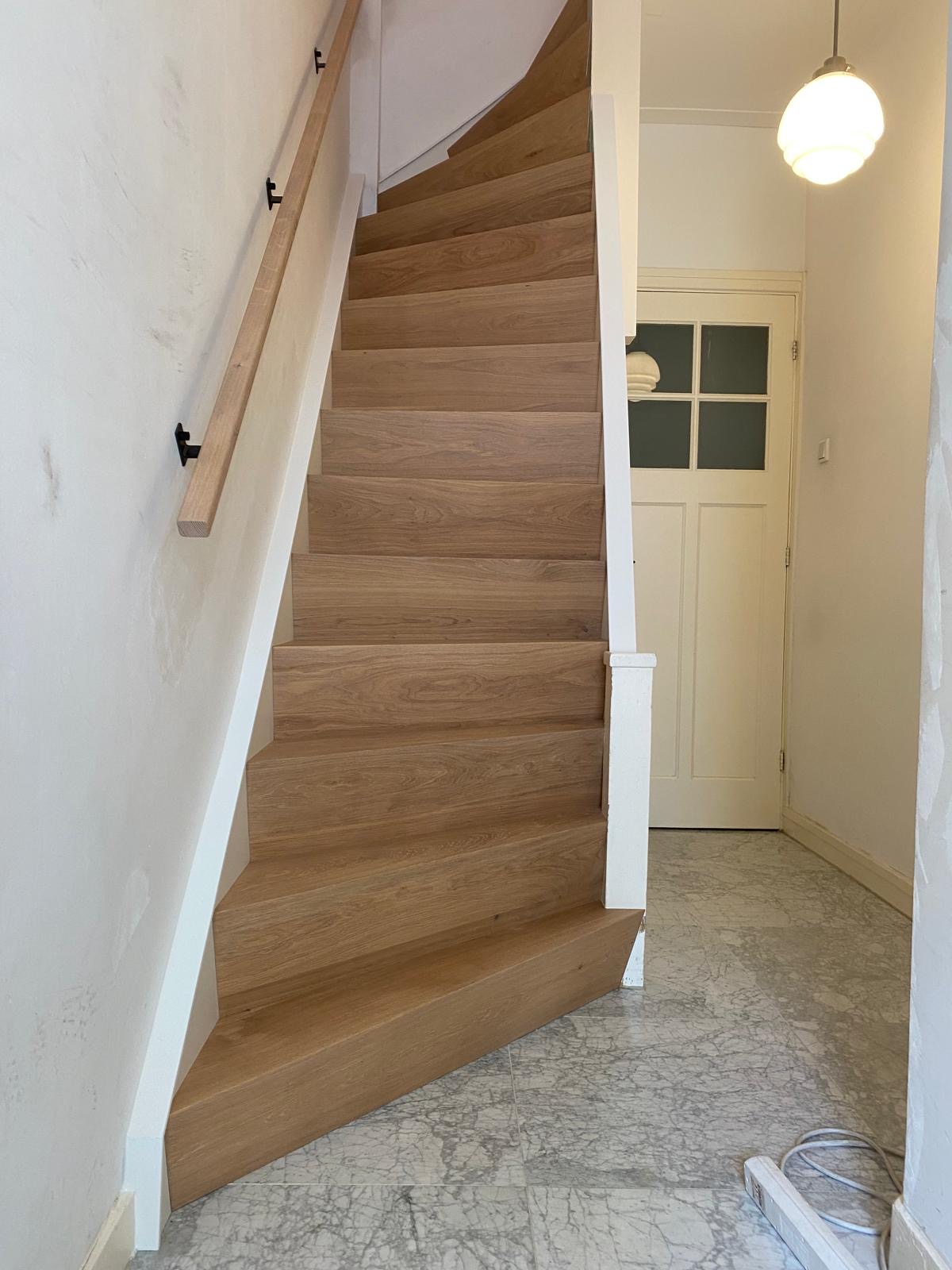 Eiken traprenovatie, bloktrap, Z-trap, design trap, moderne trap, Culemborg, Tiel.JPG
