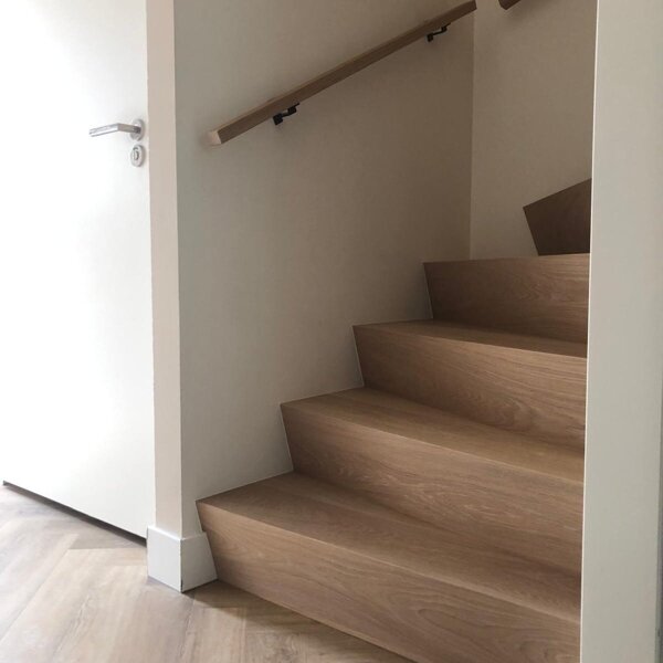 Strakke traprenovatie, design trap, Z-trap, bloktrap, eikenhoute.jpg