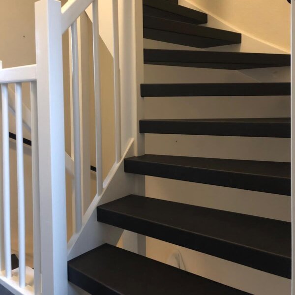 Open traprenovatie met vinyl, pvc, antraciet, lederlook, leerlook, Den Bosch, Rosmalen, Vlijmen Drunen.jpg