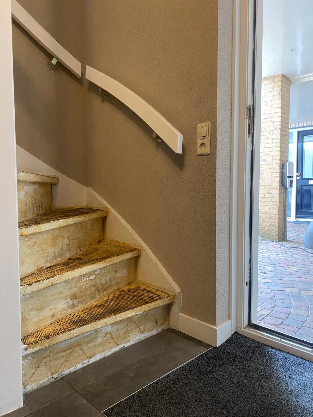 Eiken traprenovatie, bloktrap, Z-trap, Z-traprenovatie, eikenhout, moderne trap, stijlvolle traprenovatie Boxtel, Vught, Den Bosch