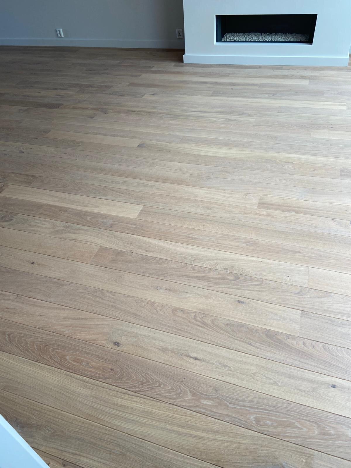 Eiken vloer vertand aanhelen, bijleggen, aanbouw, doorleggen Zaltbommel, Den Bosch, Wijk en Aalburg.jpg