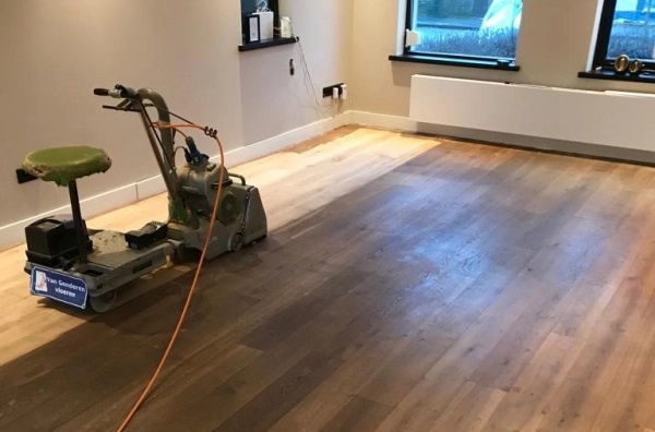 machine vloer schuren