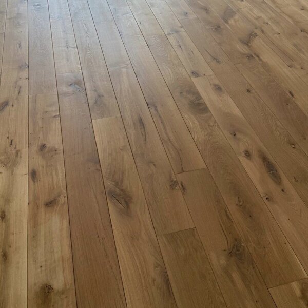Eiken vloer schuren van donker naar licht rustieke vloer.jpg