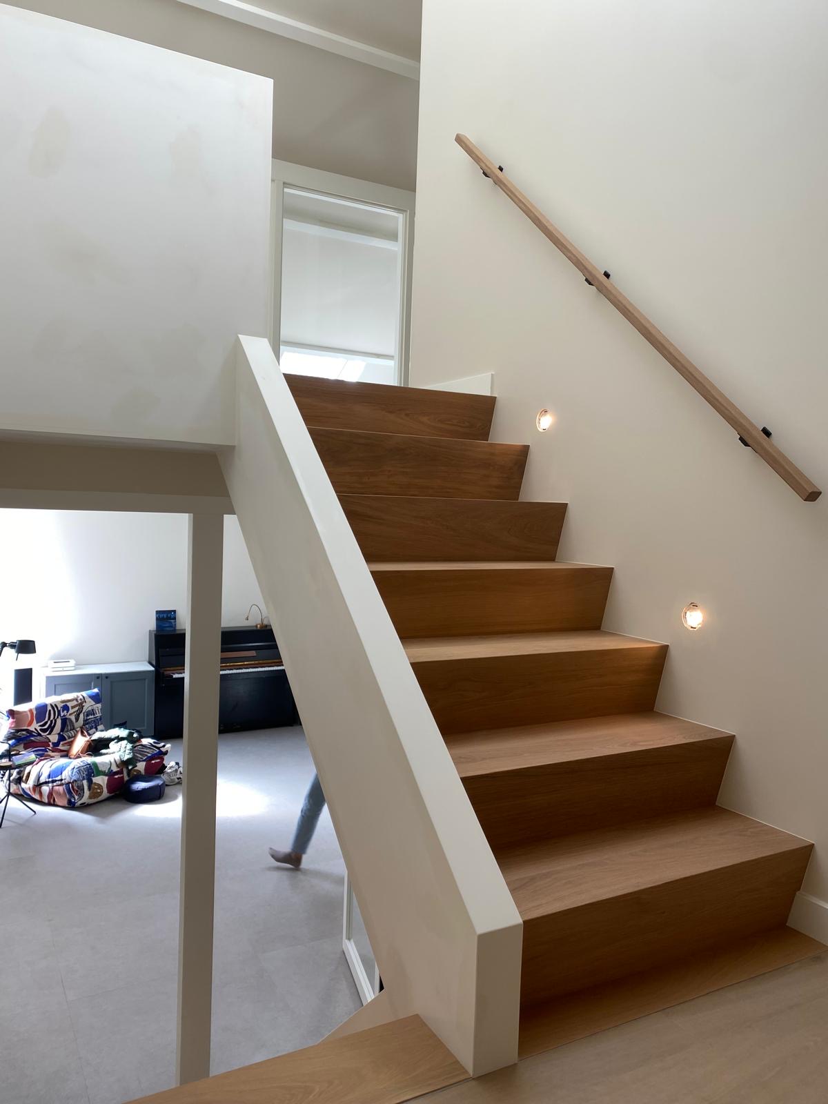 Moderne traprenovatie, Z-trap, bloktrap, renovatie, overzettreden, design traprenovatie Den Bosch, Rosmalen, Vlijmen, Drunen.JPG