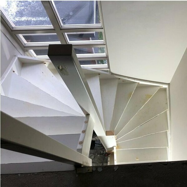 Eiken traprenovatie open trap met balustrade landelijke stijl in Opheusden.jpg