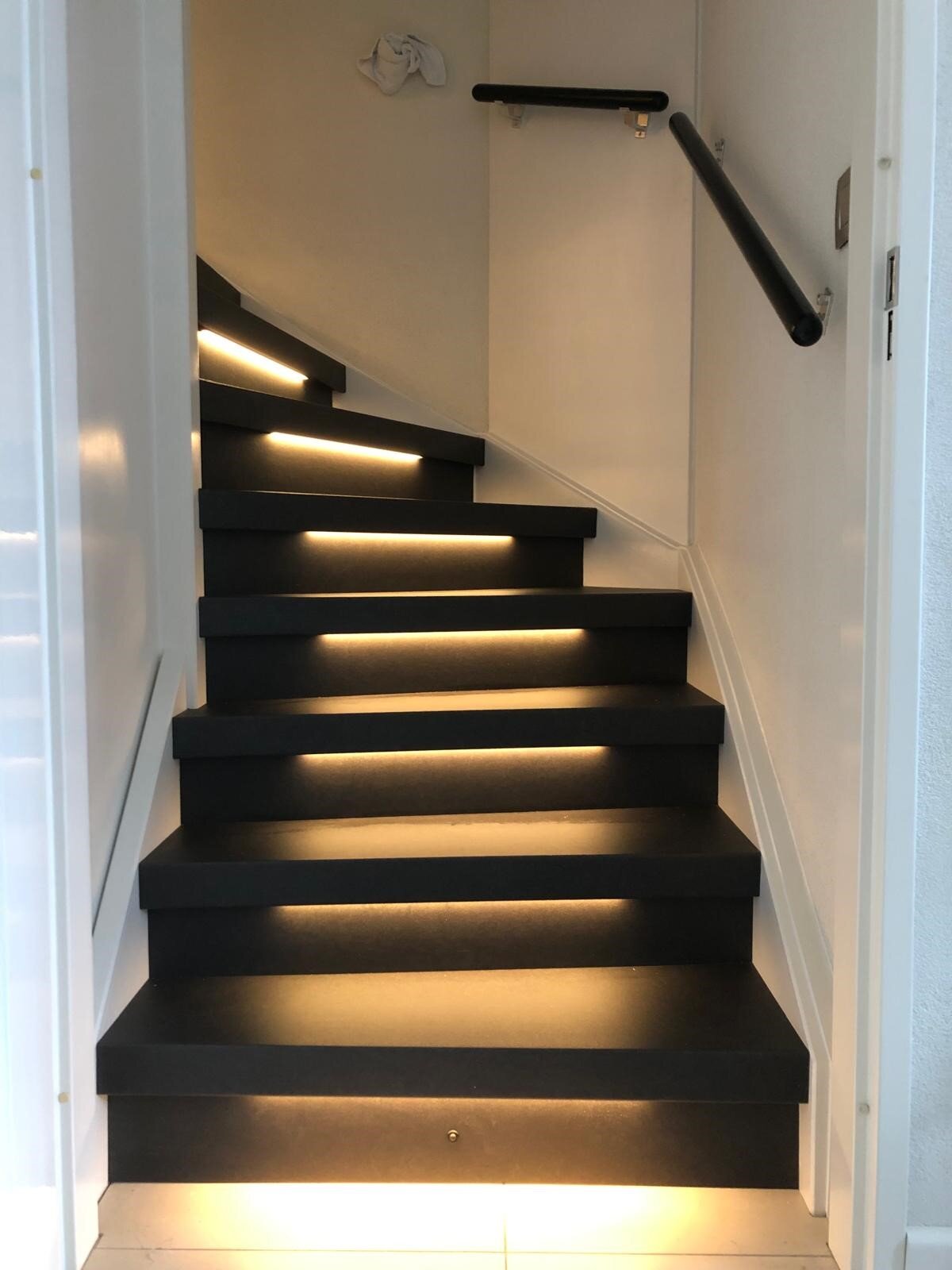 Lederlook leerlook overzettreden antraciet zwart met LED-verlichting op bewegingssensor Den Bosch, Rosmalen, Vlijmen, Drunen.jpg