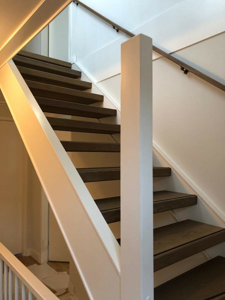 Open traprenovatie met eiken rondom met zijwangen HPL Den Bosch Engelen Rosmalen.jpg