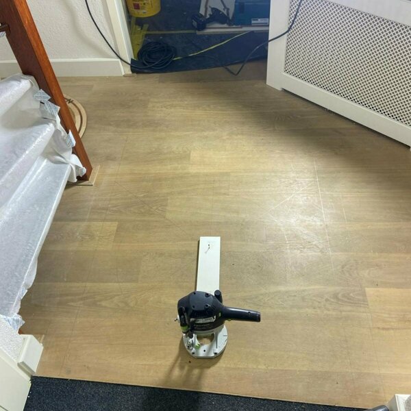 Eiken vloer noestvrij schuren en oliën kompasroos maken Hardinxveld.jpg