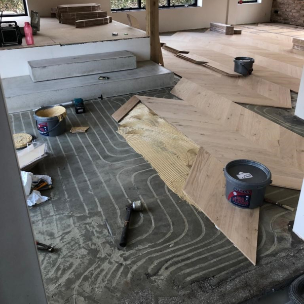 Nieuwe vloer leggen Hongaarse Punt eiken visgraat vloer Zaltbommel.jpg