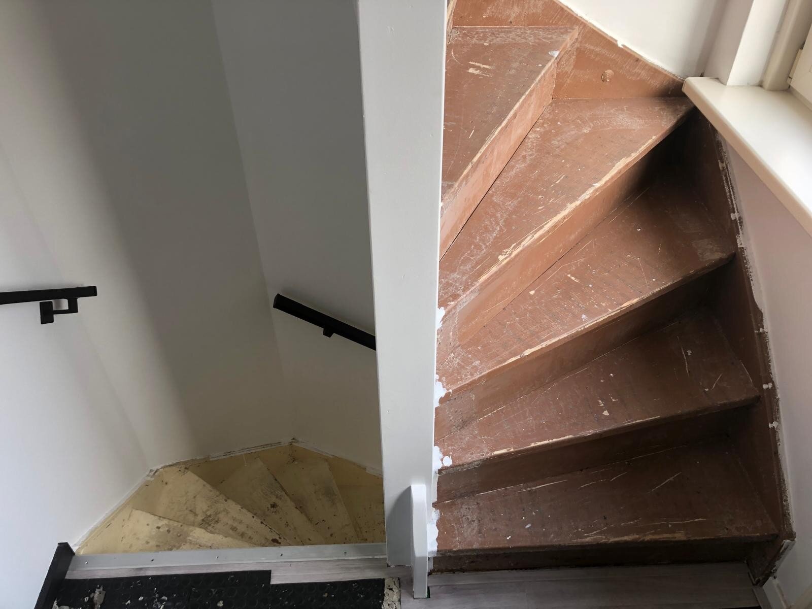 Antracietkleurige lederlook traprenovatie in 's-Hertogenbosch, Den Bosch, Zaltbommel, Utrecht.jpg