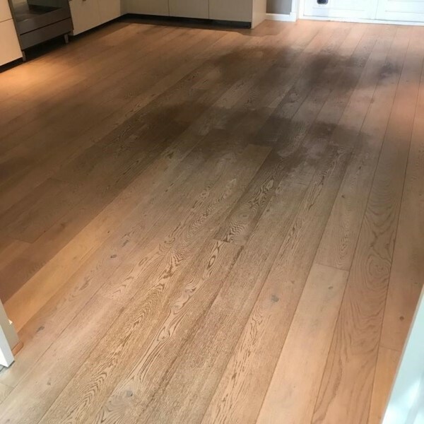 witte vlekken houten vloer verwijderen