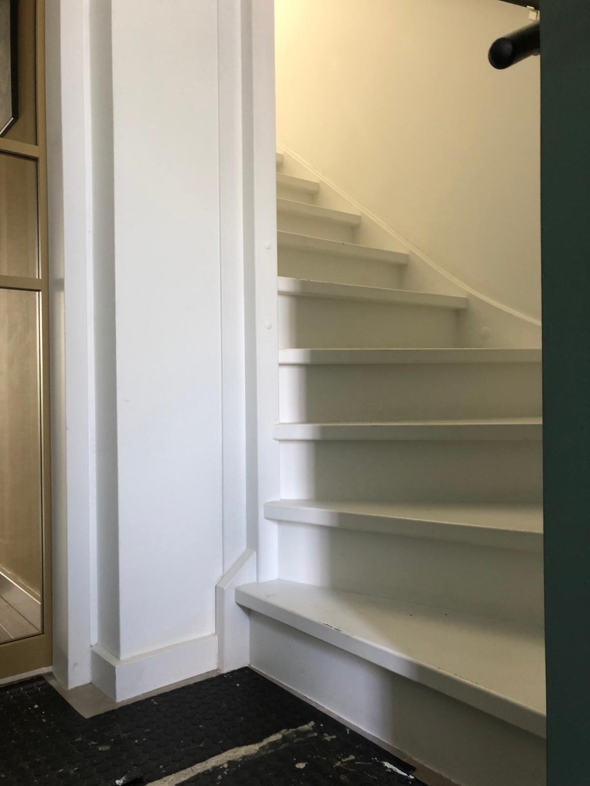 Messing stalen deur en brons vinyl overzettreden en LED-verlichting.jpg