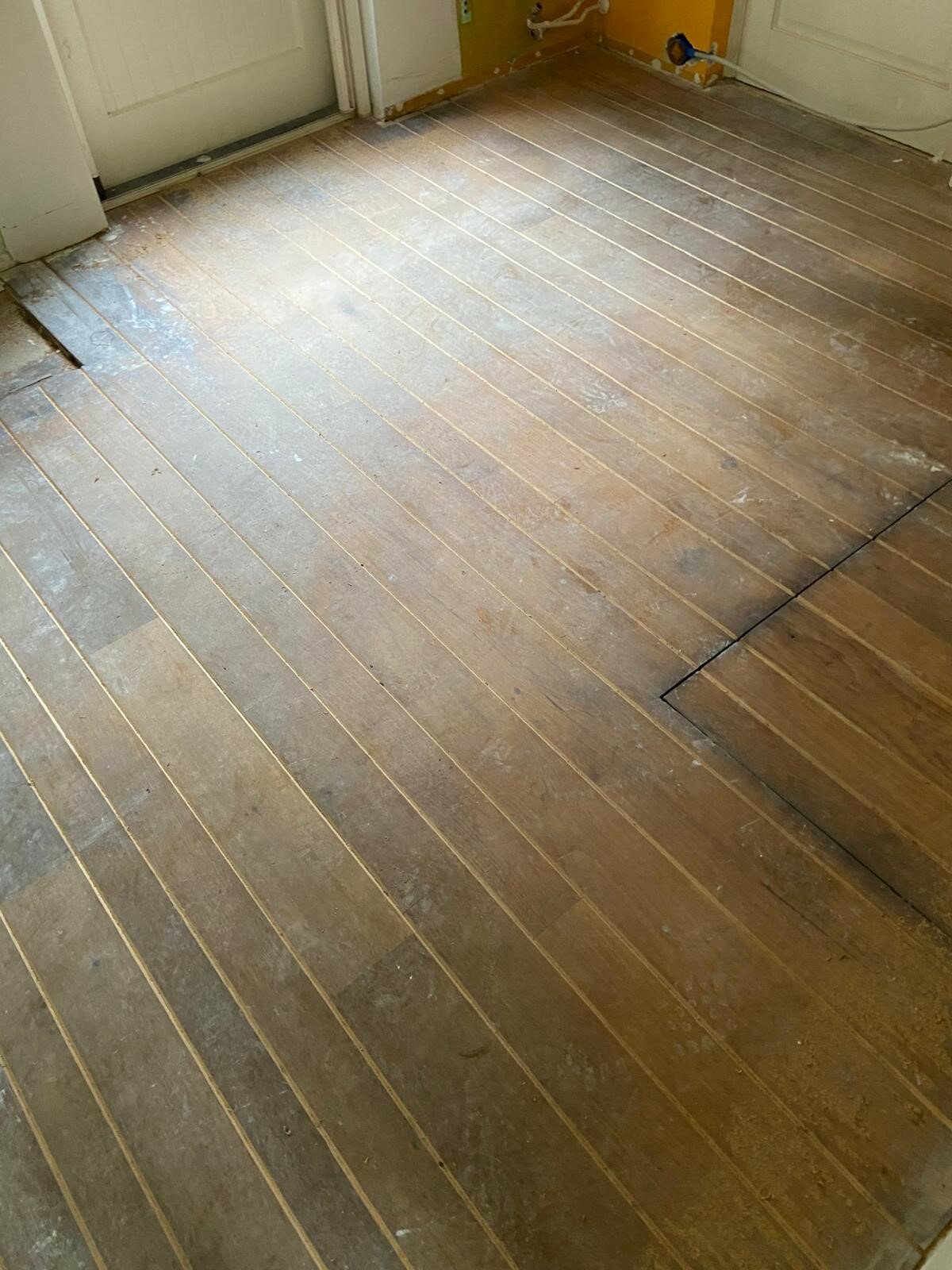 Eiken vloer schuren en oliën in Breda Tilburg en plinten zetten lichte kleur.jpg