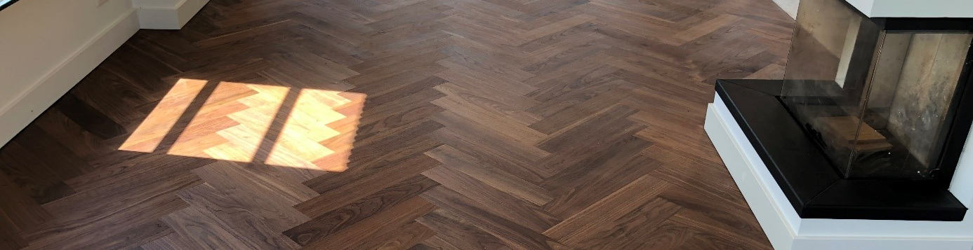 bas-van-genderen-houten-vloer-donker-maken-visgraat.jpg