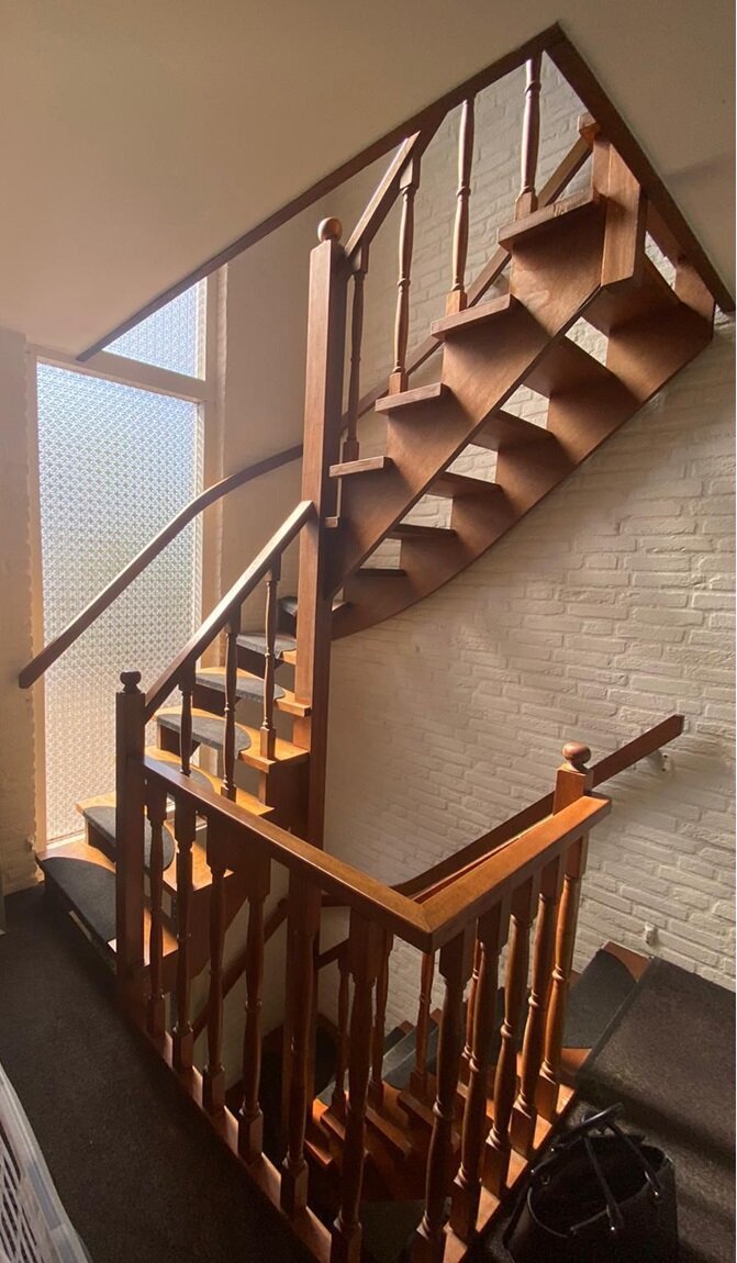 Traprenovatie hardhouten trap wordt moderne eiken Z-trap Tilburg.jpg