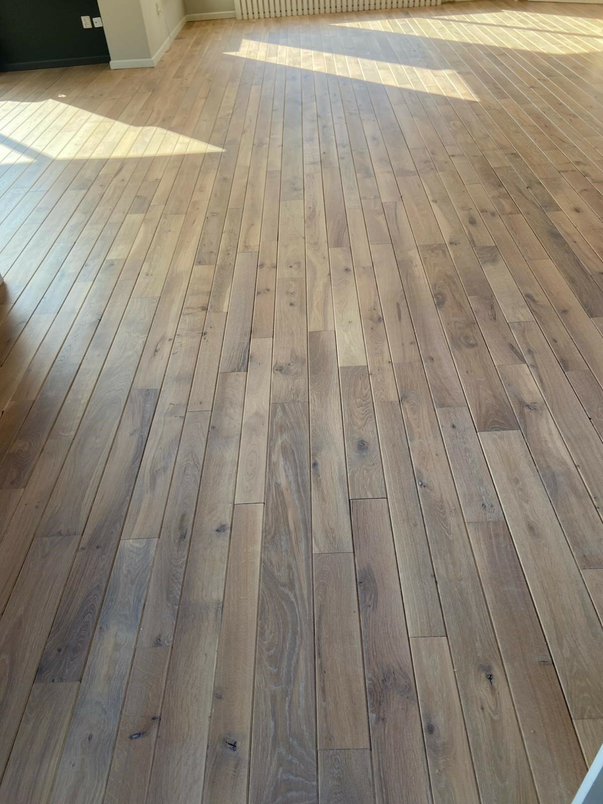 massief eiken vloer schuren en andere kleur afwerken rosmalen.jpg