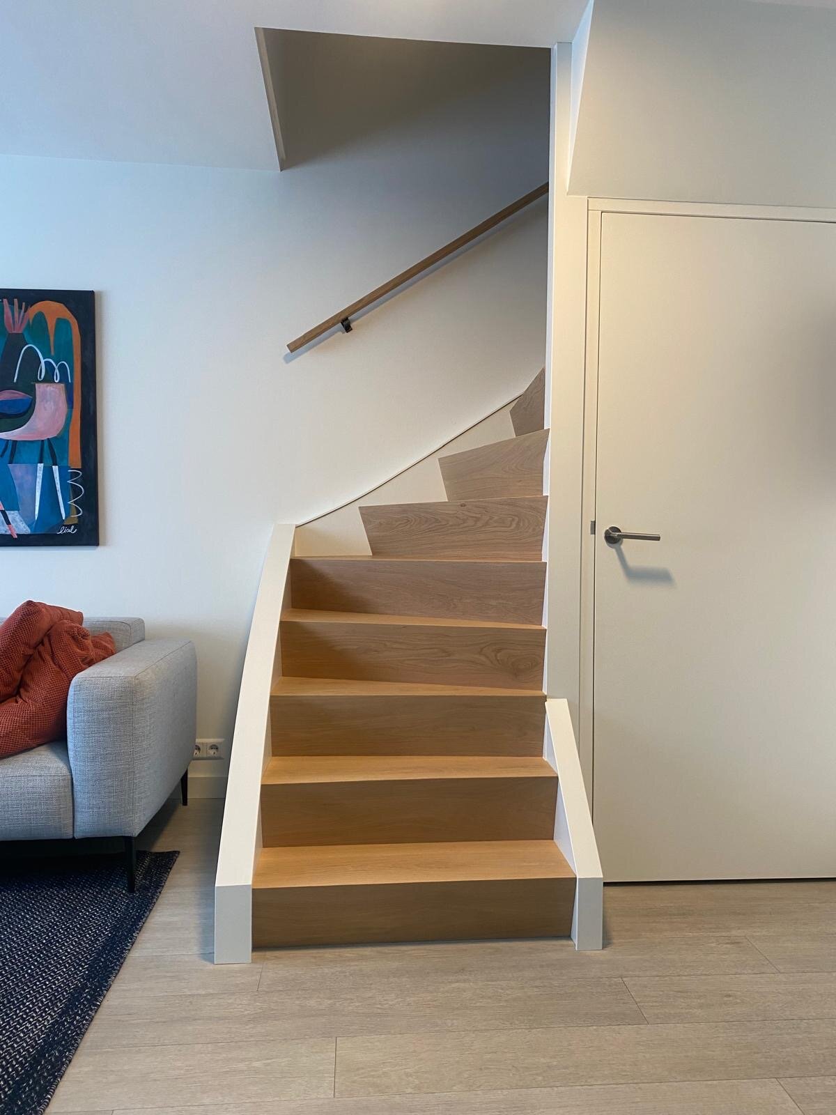 Eiken Z-trap door traprenovatie met overzettreden in Den Bosch