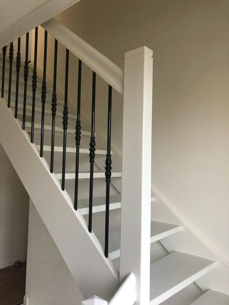 Open traprenovatie bronskleur cortenstaal HPL bruin Herpt Den Bosch.jpg