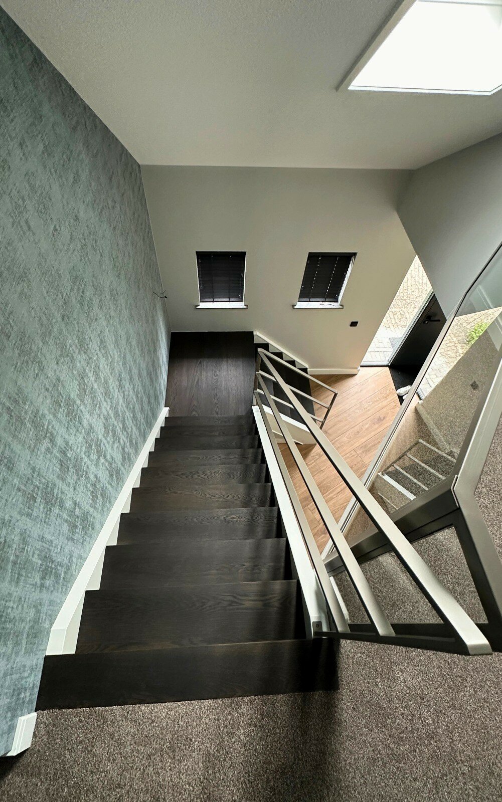 Zwart eiken Z-trap met met en RVS Hedel Den Bosch Rosmalen.jpg